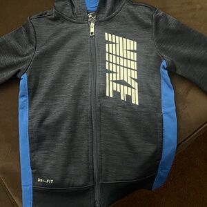Boys Nike Dry-fit size 6